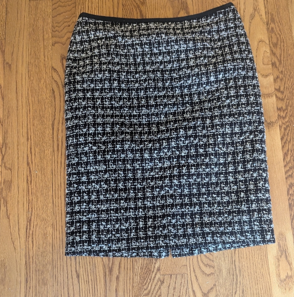 Talbots Petite Size 4 Black White Tweed Pencil Skirt Back Zipper Full Lining